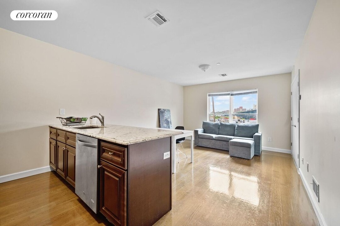 39-30 62nd St in Queens, NY - Building Photo