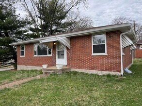 8043 MacKenzie Rd in Affton, MO - Building Photo - Building Photo