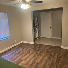 2211 Grover Ave in Galveston, TX - Foto de edificio - Building Photo