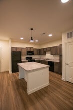 Loma Vista Lofts in San Antonio, TX - Foto de edificio - Building Photo