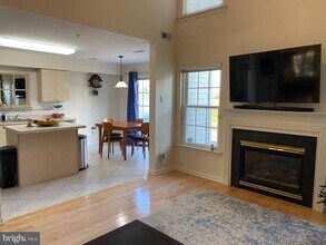 202 Oaktree Ct in Warminster, PA - Building Photo - Building Photo