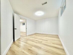 136 Campbell Ave in Hamilton, ON - Building Photo - Building Photo