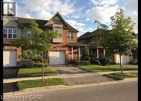 567 Chablis Dr in Waterloo, ON - Building Photo
