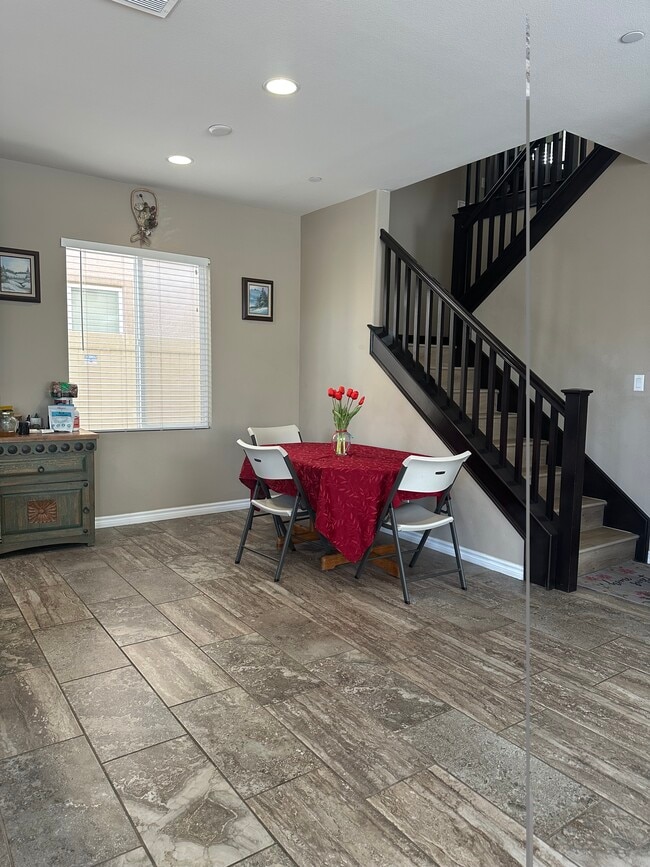 11043 Walden Cir in Garden Grove, CA - Building Photo - Building Photo