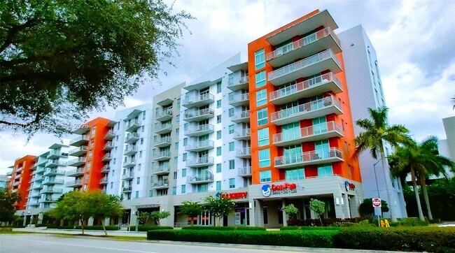 7661 NW 107th Ave in Doral, FL - Foto de edificio - Building Photo