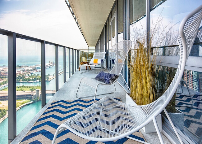 363 E Wacker Dr in Chicago, IL - Foto de edificio - Building Photo