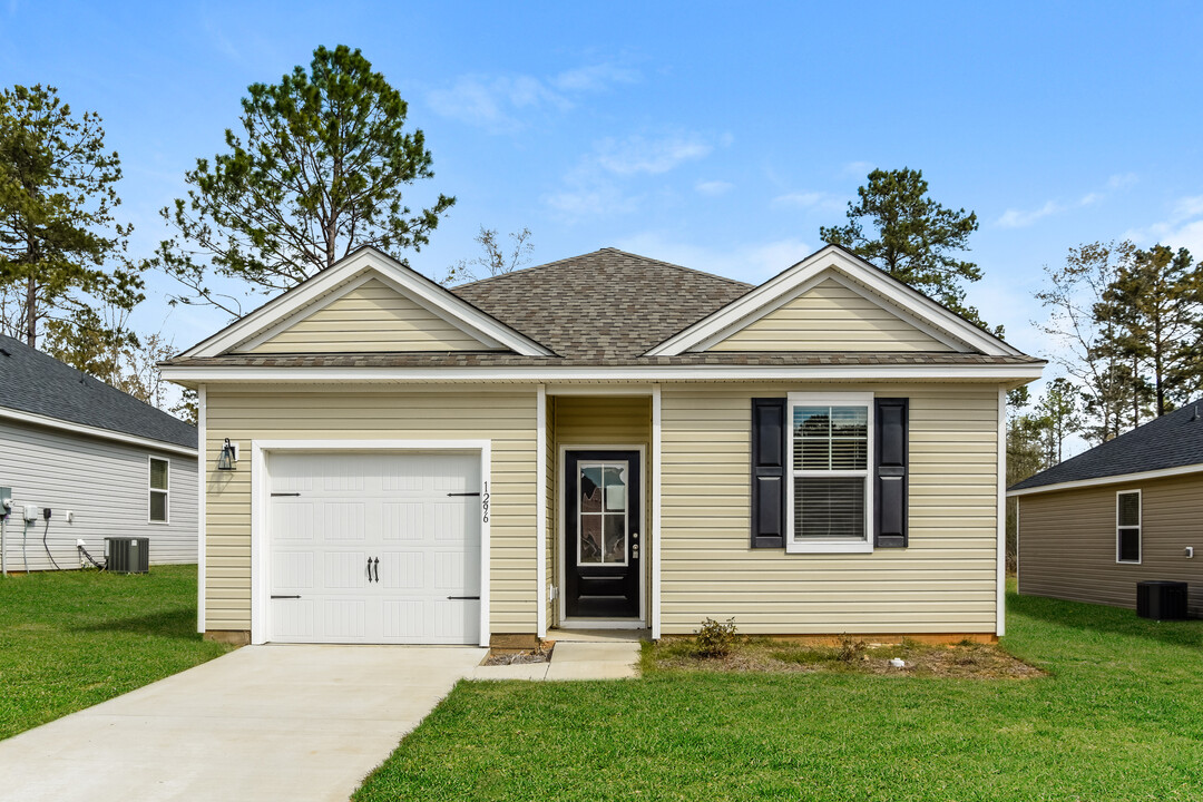 1296 Warrens Way in Manning, SC - Building Photo