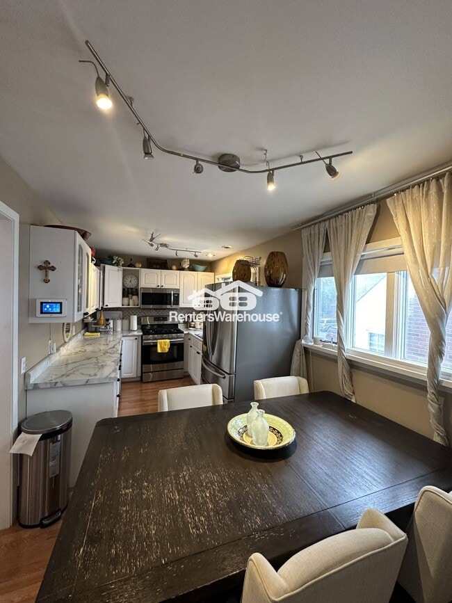 property at 1155 W James Ave