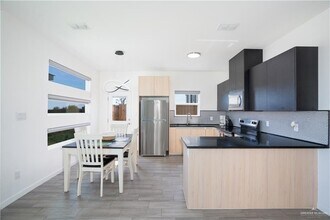 26 N 40th St in McAllen, TX - Building Photo - Building Photo