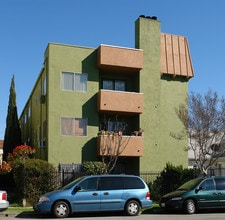 1748 Kenmore Ave in Los Angeles, CA - Building Photo - Building Photo