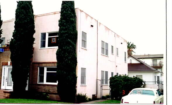 1420 E 4th St in Long Beach, CA - Foto de edificio - Building Photo