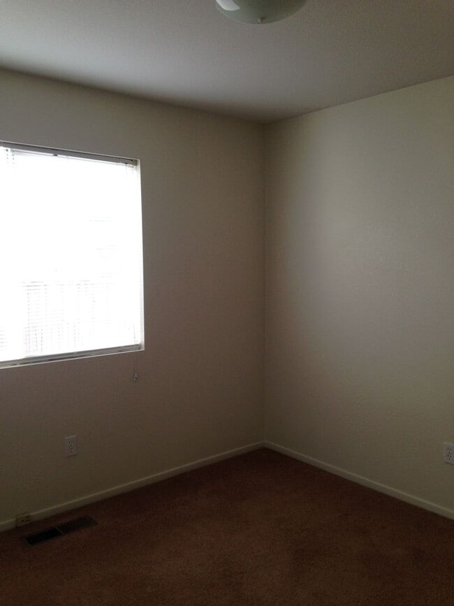 8200 Shifting Sands Dr in Reno, NV - Building Photo - Building Photo