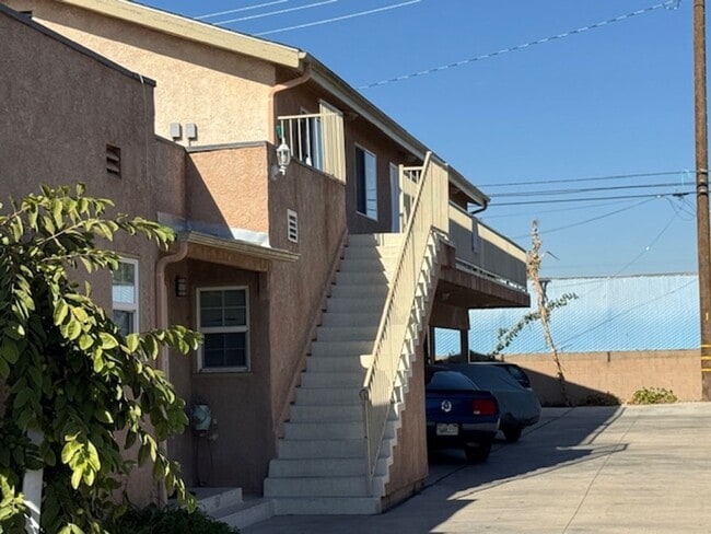 253 E Plymouth St in Long Beach, CA - Building Photo - Building Photo