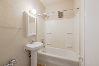 Pike St. Rentals LLC in Pontiac, MI - Building Photo - Interior Photo