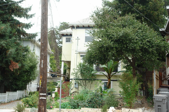 568 Fairmount Ave in Oakland, CA - Building Photo - Building Photo