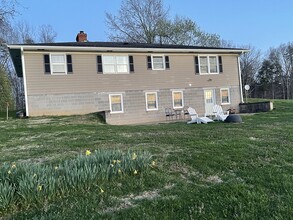 567 Longshot Ln in Rochelle, VA - Building Photo - Building Photo