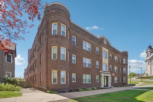 Summit Hill Apartments