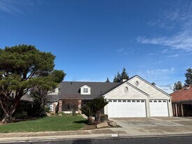 697 Cromwell Ave in Clovis, CA - Building Photo