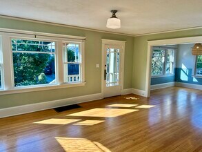 2424 SE 24th Ave in Portland, OR - Foto de edificio - Building Photo