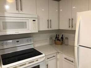 185 SE 14th St in Miami, FL - Building Photo - Building Photo