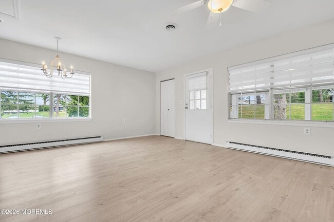 15 Yorkshire Ct in Manchester Township, NJ - Foto de edificio - Building Photo