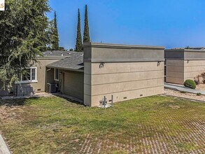 3431 Balfour Rd in Brentwood, CA - Foto de edificio - Building Photo