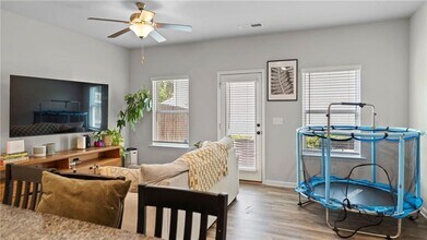 585 McWilliams Rd SE in Atlanta, GA - Building Photo - Building Photo