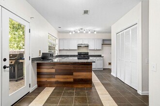 9110 Chinon in San Antonio, TX - Building Photo - Building Photo