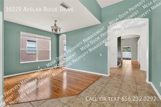 10229 Avelar Ridge Dr in Riverview, FL - Building Photo - Building Photo