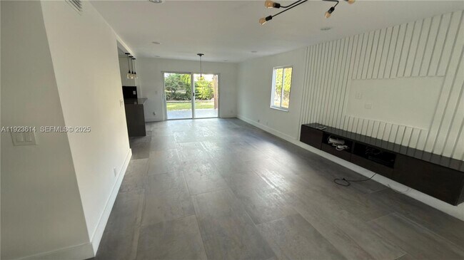 18701 Shauna Manor Dr in Boca Raton, FL - Building Photo - Building Photo