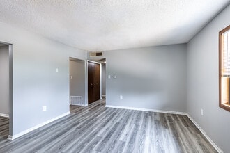 University Point in Maryville, MO - Building Photo - Interior Photo