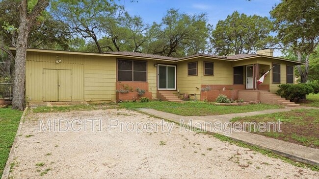 1079 Canyon Dr in New Braunfels, TX - Building Photo - Building Photo