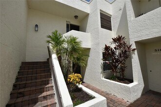 5170 Marsh Field Ln, Unit 110 in Sarasota, FL - Foto de edificio - Building Photo