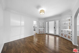 1158 S Tremaine Ave in Los Angeles, CA - Building Photo - Building Photo