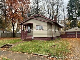 2306 24th St NE in Canton, OH - Building Photo