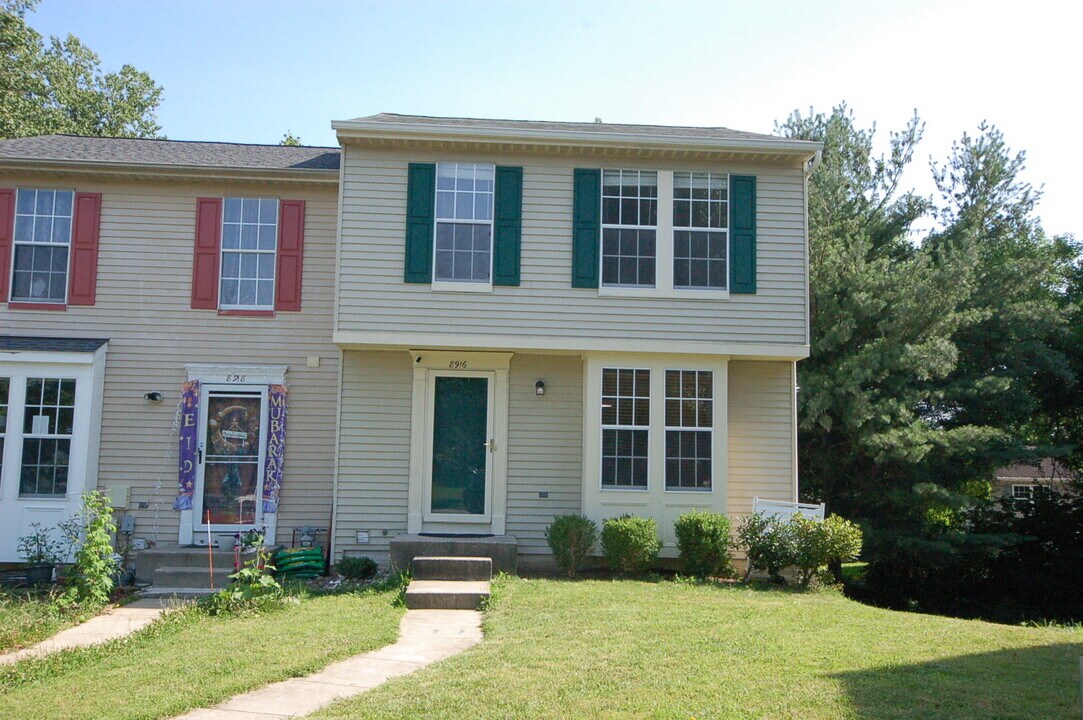 8916 Pembrook Woods in Laurel, MD - Building Photo