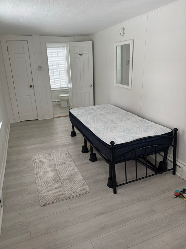 125 Shore St, Unit F in Falmouth, MA - Foto de edificio - Building Photo