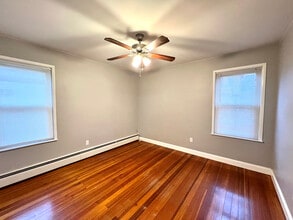 36 Ferncliff Ave, Unit 1R in North Providence, RI - Building Photo - Building Photo