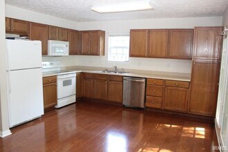 10332 Clippinger Rd in Evansville, IN - Building Photo - Building Photo