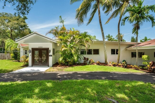 12525 SW 72nd Ave in Miami, FL - Building Photo - Building Photo