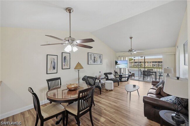 2050 W Crown Pointe Blvd in Naples, FL - Building Photo - Building Photo