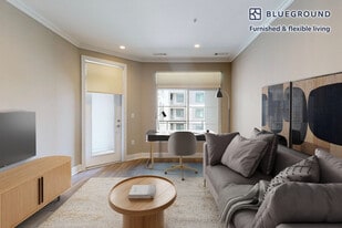 240 E Shore Rd in Great Neck, NY - Building Photo