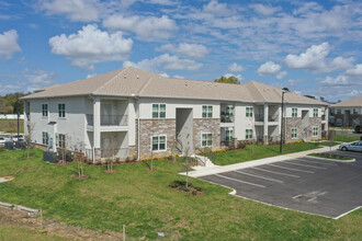 Arbours at Hester Lake in Dade City, FL - Building Photo - Building Photo