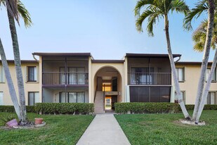 623 Sea Pine Way in Greenacres, FL - Building Photo