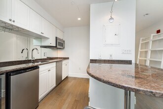 1 Huntington Ave, Unit 311 in Boston, MA - Foto de edificio - Building Photo