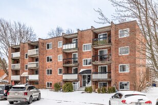 166 De Noirmoutier Rue in Laval, QC - Building Photo
