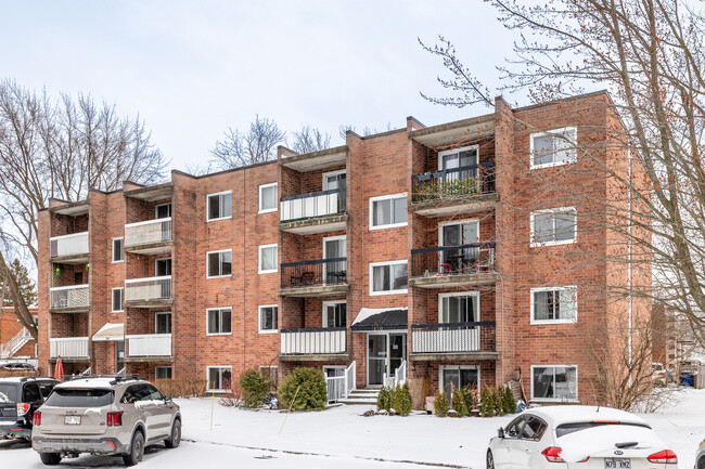 166 De Noirmoutier Rue in Laval, QC - Building Photo - Primary Photo