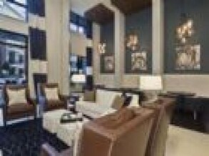 5720 Carnegie Blvd-Unit -TT- #26135-1 GP in Charlotte, NC - Foto de edificio - Building Photo