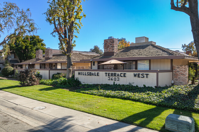 Hillsdale Terrace West in Visalia, CA - Foto de edificio - Building Photo