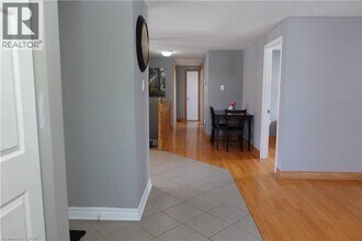 21 Maitland Dr in Barrie, ON - Building Photo - Building Photo